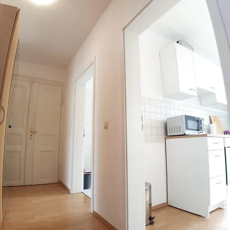 Business And Tourism Bmw Messe With Balcony Apartman